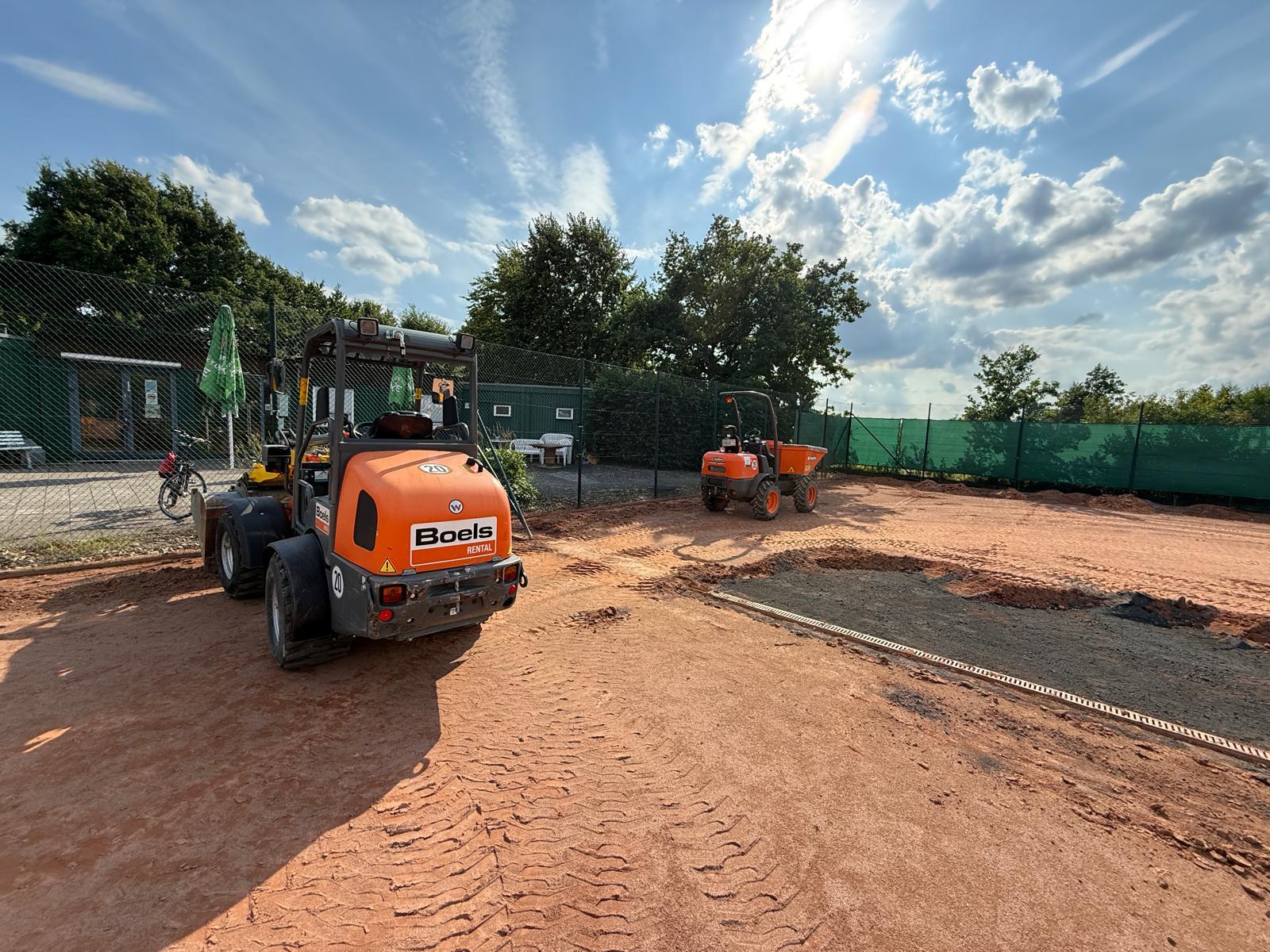 Kaninchen haben die Stalltür aufgebrochen